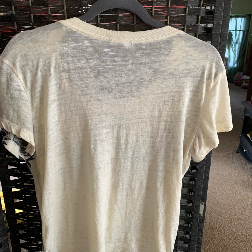 Paper thin Express tee. - Picture 3 of 3